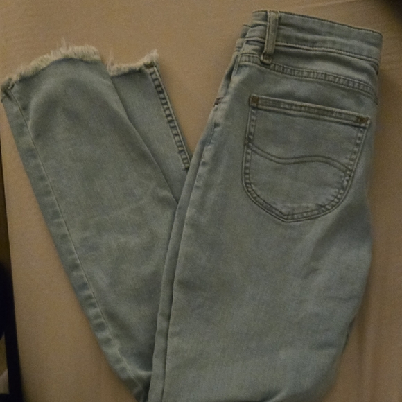 Lee Denim - Lee Women's Light Wash Skinny Jeans - Frayed Hem